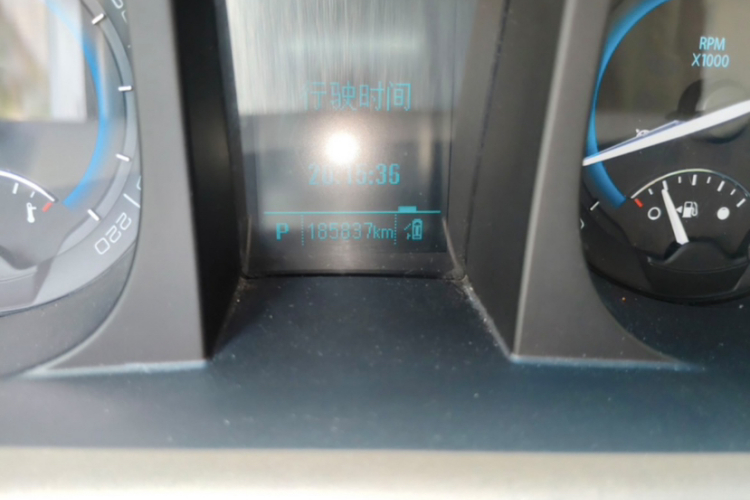 别克GL8 2014款 3.0L GT豪华商务豪雅版中控内饰15