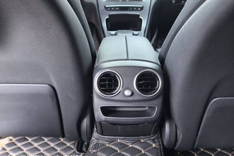 奔驰C级 2020款 C 200 L 时尚型运动版中控内饰7009