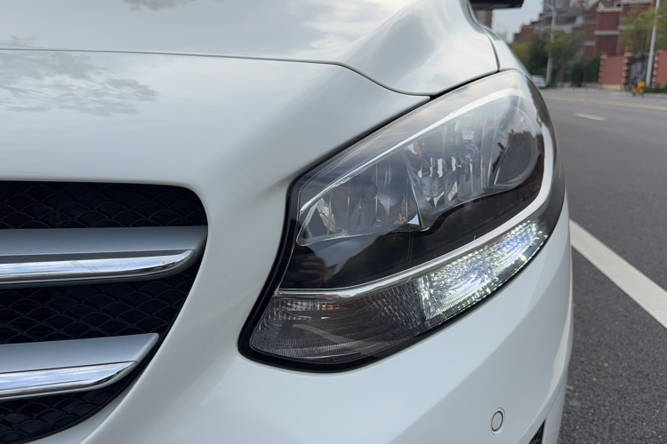 奔驰B级 2019款 B 200 动感型局部细节36