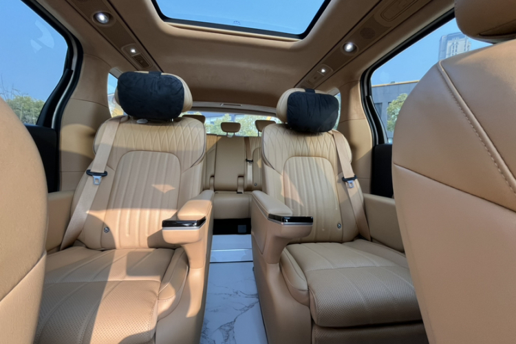 岚图汽车 岚图梦想家 2025款 PHEV 四驱旗舰乾崑版局部细节9004