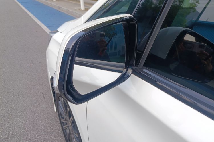 广汽传祺 传祺M8 2021款 大师系列 390T 尊贵版车身外观6006