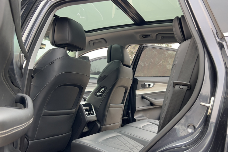 奇瑞 瑞虎8 PLUS鲲鹏e+ 2022款 PHEV 1.5T风范e+中控内饰7003