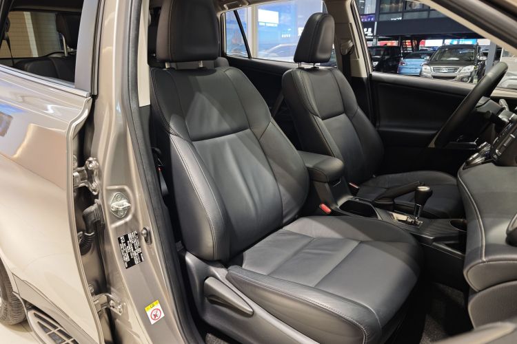 丰田 RAV4荣放 2015款 2.5L 自动四驱精英版局部细节41
