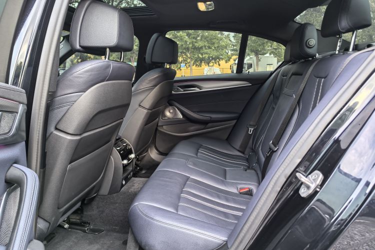 宝马5系(进口) 2020款 540i 风尚版 M运动套装中控内饰7003