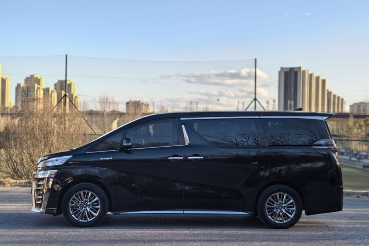 丰田 威尔法 2021款 皇冠 双擎 2.5L HV至尊版车身外观6004