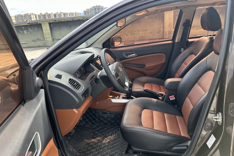 吉利汽车 金刚 2016款 1.5L 手动精英型中控内饰7002