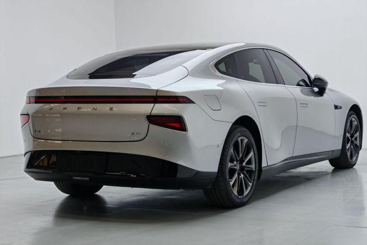 小鹏P7 2022款 670E+车身外观6004