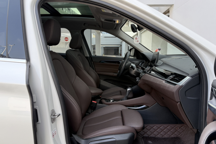 宝马X1新能源 2020款 xDrive30Le 尊享型中控内饰7009