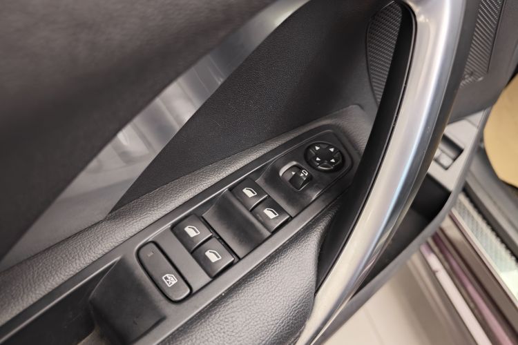 DS 5LS 2016款 1.6T 豪华版THP160中控内饰7015