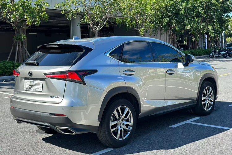 雷克萨斯NX 2018款 300 全驱 锋尚版车身外观6007