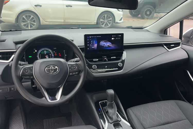 丰田 卡罗拉 2023款 1.8L 智能电混双擎 精英版中控内饰7003