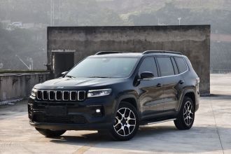 Jeep 大指挥官 2022款 2.0T 两驱精英版