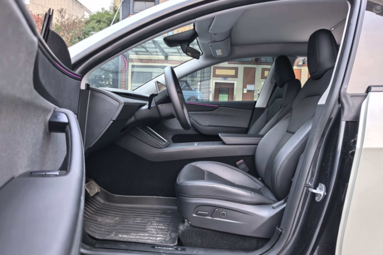 特斯拉 Model Y 2025款 后轮驱动版中控内饰7005