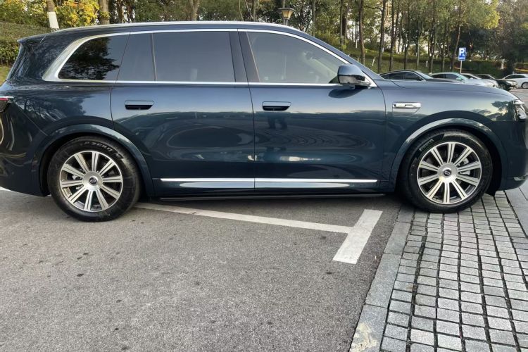 鸿蒙智行 问界M8 2025款 纯电 Max+ 六座长续航版车身外观6003