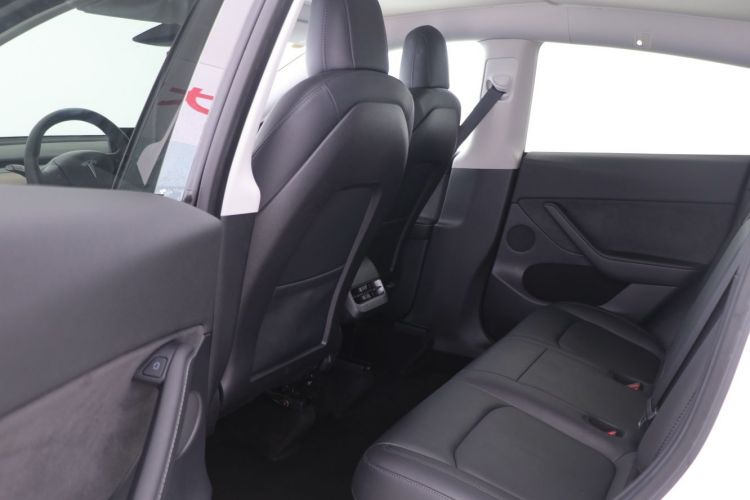 特斯拉 Model Y 2022款 后轮驱动版中控内饰7004