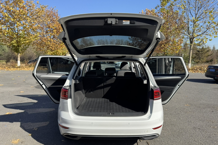 大众 高尔夫·嘉旅 2020款 280TSI 自动好奇型中控内饰7008