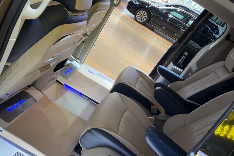 别克GL8 2020款 陆上公务舱 652T 豪华型中控内饰7002