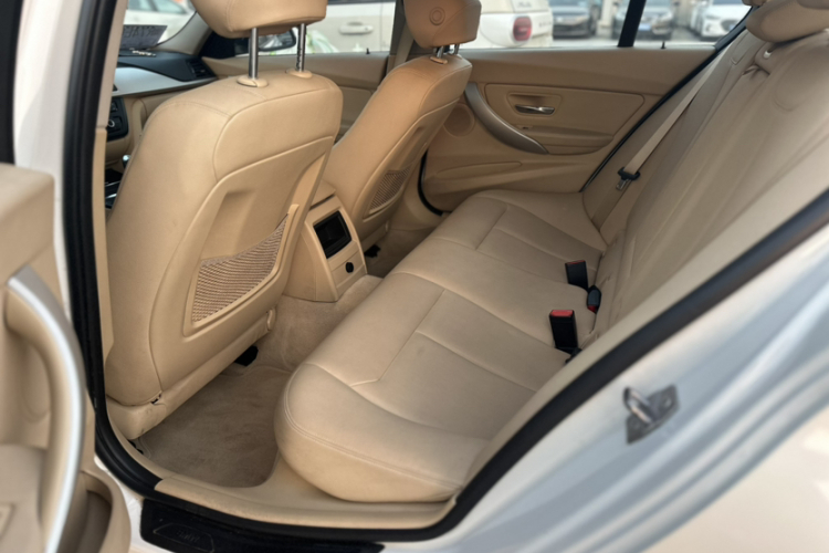 宝马3系 2013款 316i 进取型中控内饰7007