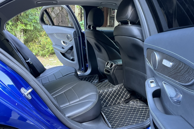 奔驰C级 2019款 C 180 L 时尚型运动版中控内饰7007