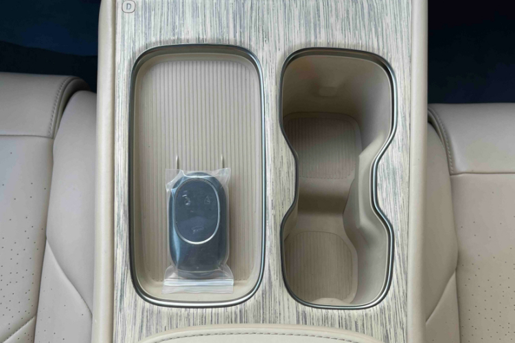 蔚来ET7 2022款 100kWh 首发版中控内饰7008