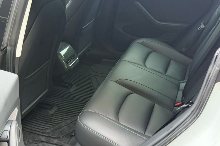 特斯拉 Model 3 2022款 Performance高性能全轮驱动版中控内饰7003