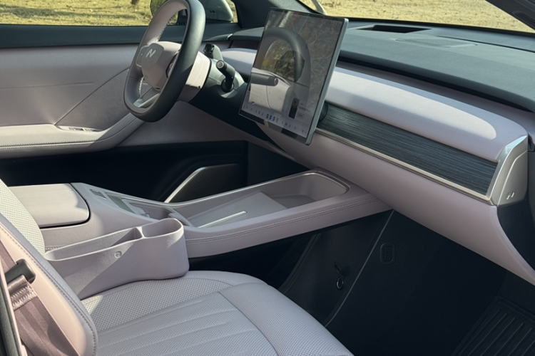 乐道L60 2024款 85kWh 后驱版中控内饰7006