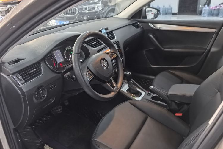 斯柯达 明锐 2019款 1.5L 自动智行舒适版 国VI中控内饰7001