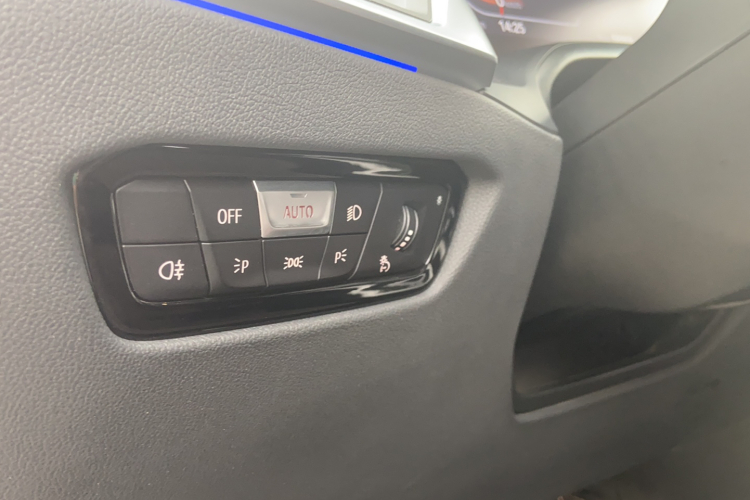 宝马3系 2021款 改款二 325Li M运动套装中控内饰7010