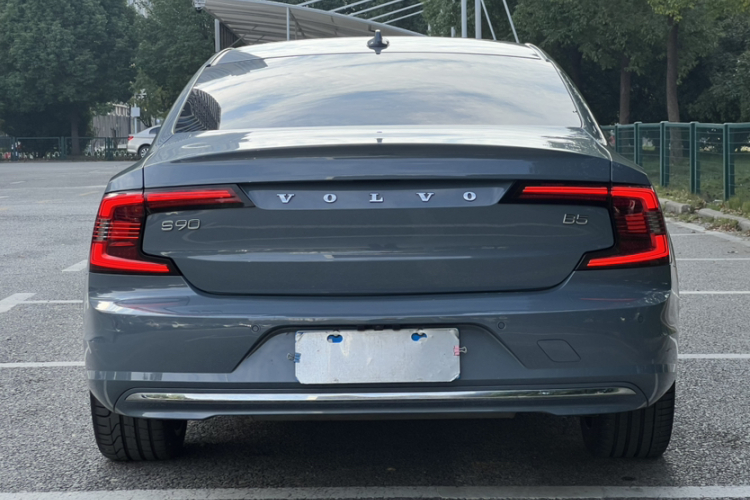 沃尔沃S90 2023款 B5 智远豪华版车身外观6008