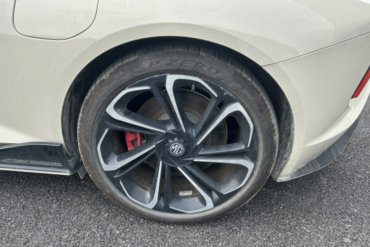 名爵 MG Cyberster 2024款 520km 传奇四驱红篷版车身外观6014