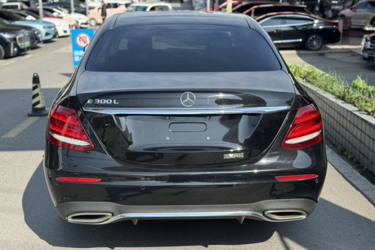 奔驰E级 2019款 改款 E 300 L 运动豪华型车身外观6002