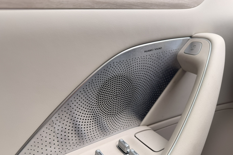 鸿蒙智行 智界R7 2024款 纯电 667km Pro中控内饰7009