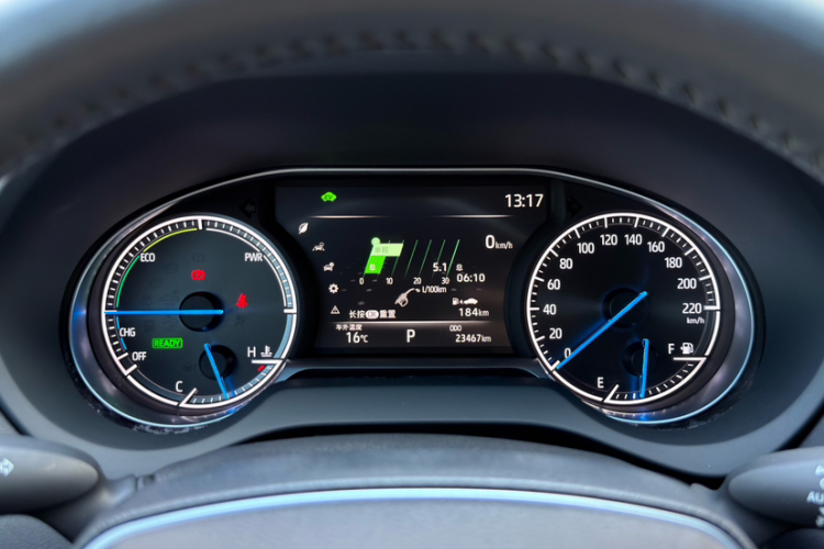 丰田 威飒 2022款 双擎 2.5L CVT两驱豪华版中控内饰15