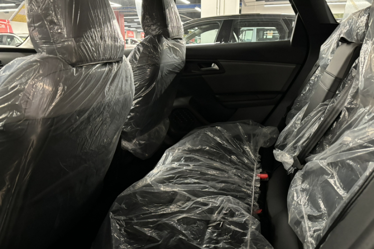 雪铁龙 凡尔赛C5 X 2025款 1.6T 海外版中控内饰7003