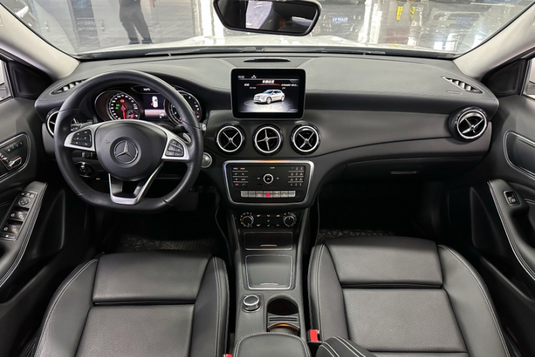 奔驰GLA 2019款 GLA 200 时尚型中控内饰7007