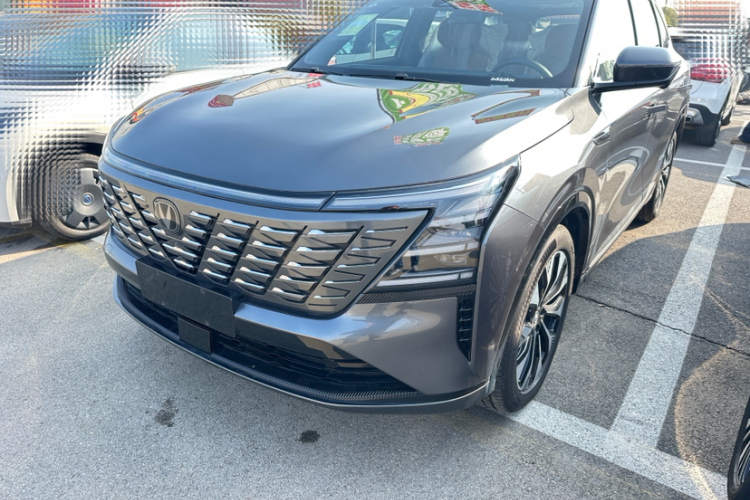 长安CS75 PLUS 2025款 第四代 UItra 2.0T 新蓝鲸 擎风型车身外观6004