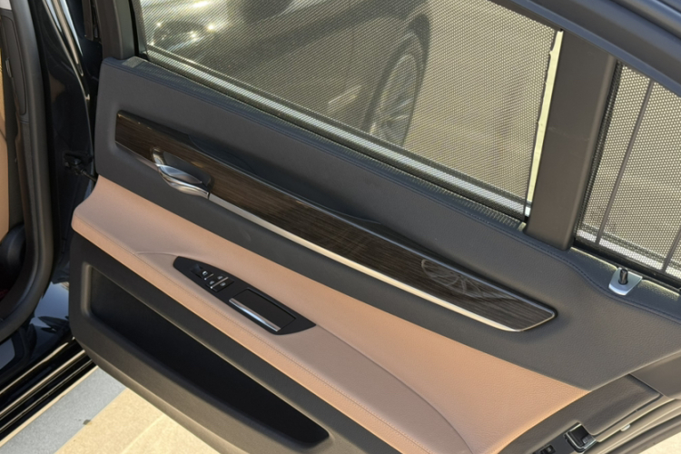 宝马7系 2014款 730Li 臻享型中控内饰7011