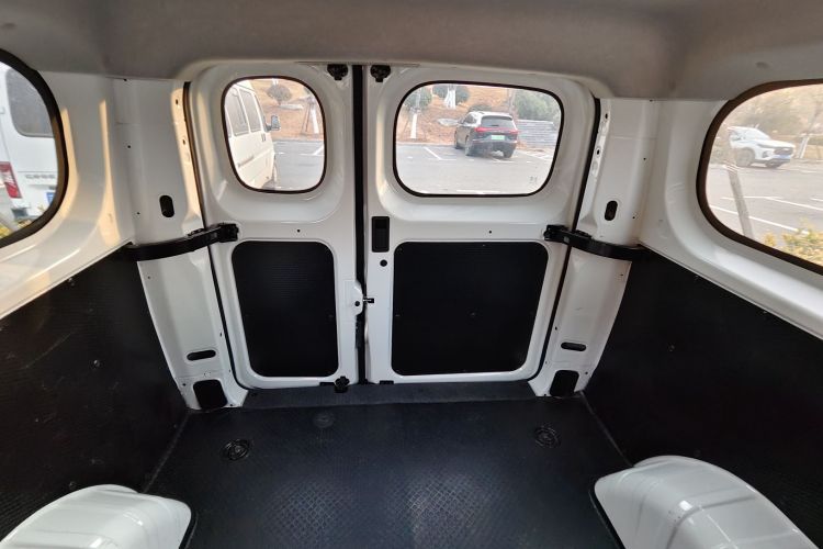 上汽大通MAXUS 大拿V1 2024款 V1 短轴低顶 多功能版（51kWh）中控内饰7006