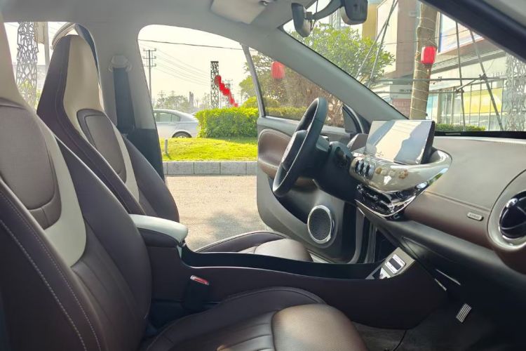 五菱汽车 五菱缤果 2024款 333km 灵犀互联款中控内饰7009