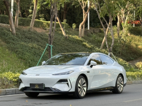 吉利银河 银河E8 2024款 550km 后驱PRO