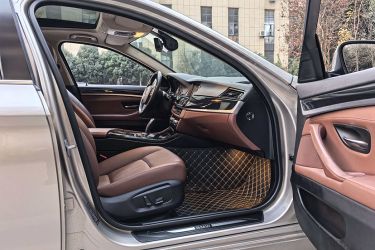 宝马5系 2017款 520Li 典雅型中控内饰7003