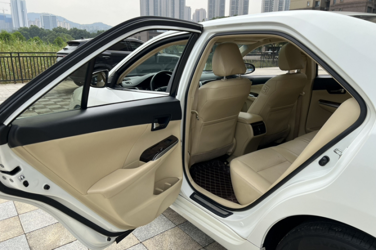 丰田 凯美瑞 2015款 2.0G 领先版中控内饰7001