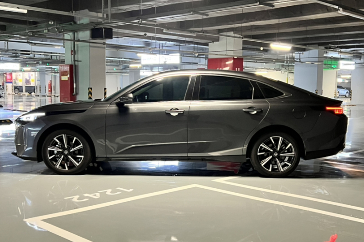 长安 逸动 2025款 蓝鲸 1.5T 500Bar尊贵型车身外观6004