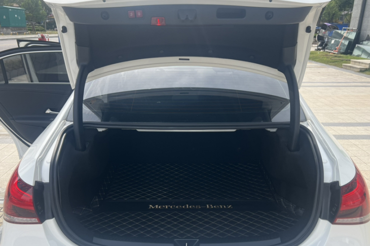 奔驰A级 2019款 A 200 L 运动轿车中控内饰7005