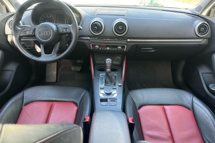 奥迪A3 2018款 30周年年型 Sportback 35 TFSI 风尚型中控内饰7003