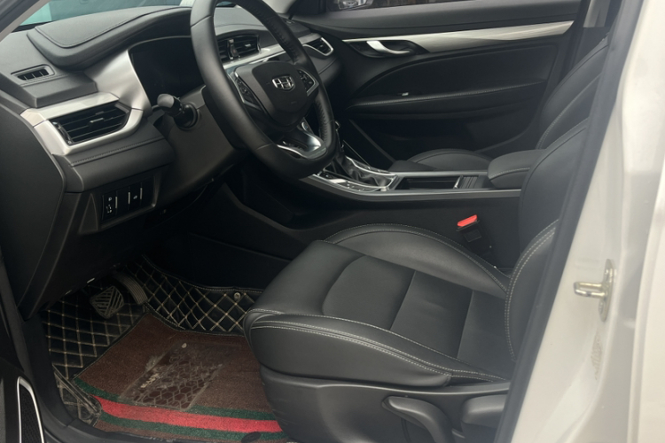 吉利汽车 帝豪 2020款 1.5L CVT向上版中控内饰7001