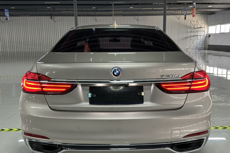 宝马7系 2018款 730Li 领先型 卓越套装车身外观6006
