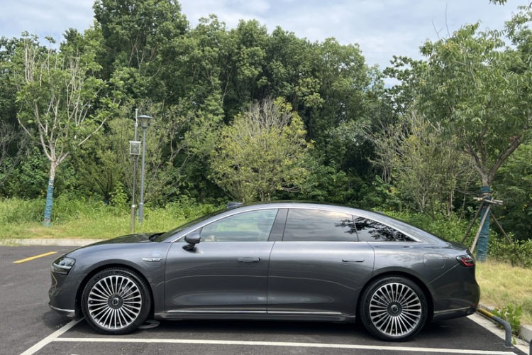 鸿蒙智行 享界S9 2024款 纯电 Ultra 四驱旗舰版车身外观6008