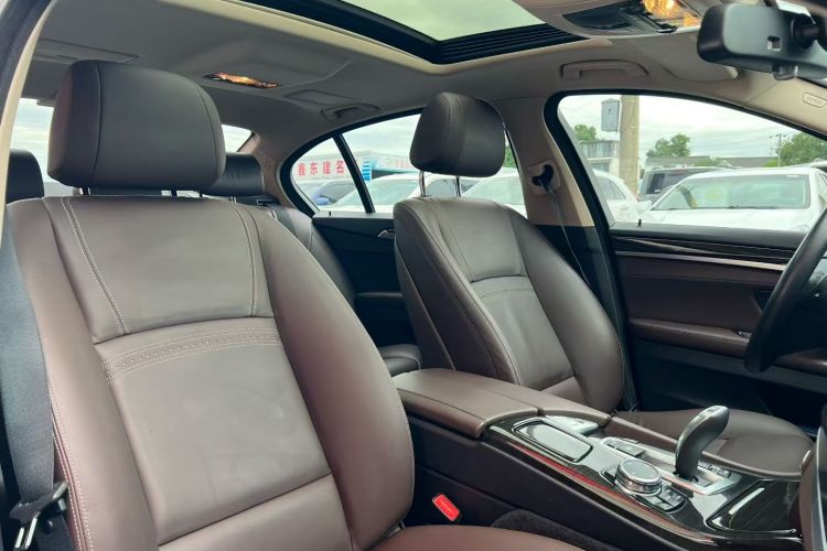 宝马5系 2017款 525Li 豪华设计套装中控内饰7010