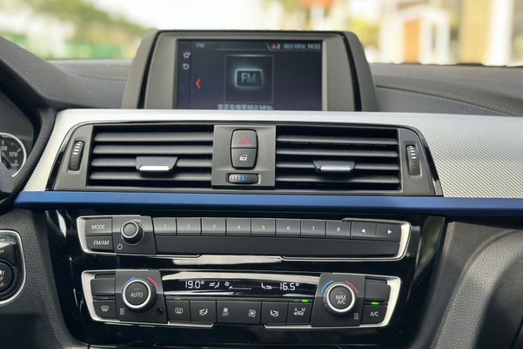 宝马4系 2017款 425i Gran Coupe 领先型M运动套装中控内饰7004